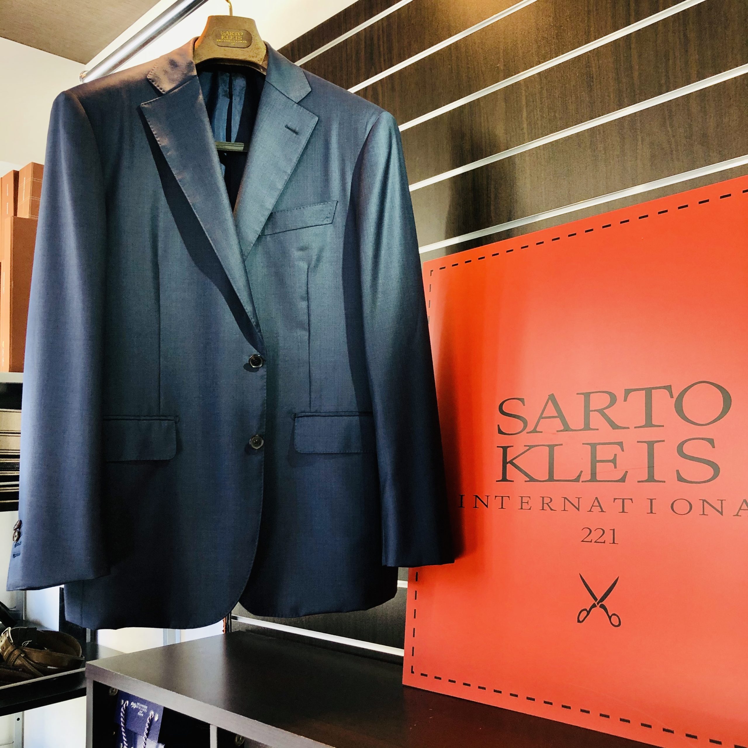 式典にはロロピアーナのオーダースーツ | SARTOKLEIS 大阪のオーダースーツ専門店